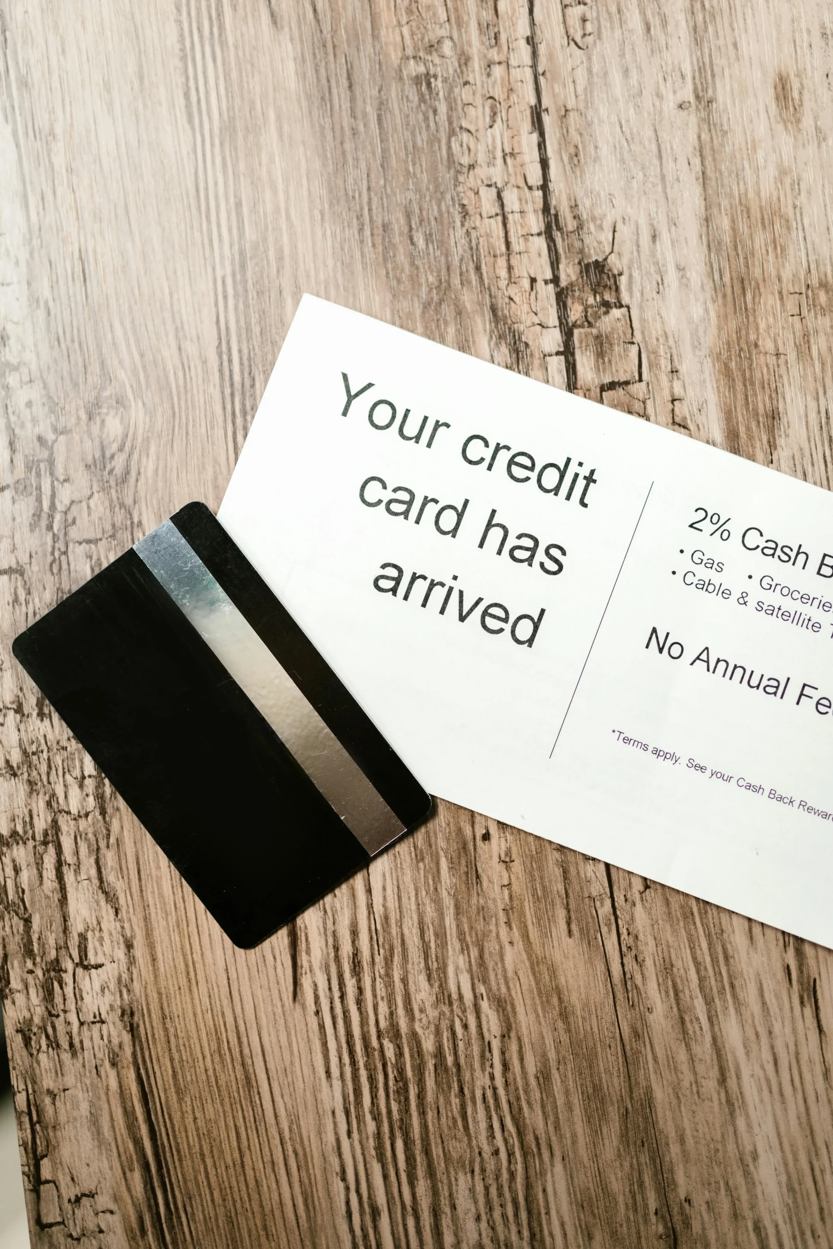 Chase Freedom Flex credit card arrival notice with a black card and details about cashback rewards, including 2% on select categories.